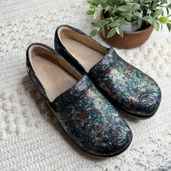 ALEGRIA Women's 41 Keli Floral Fusion Slip On Comfort Shoe Leather Metallic Blk - Picture 2 of 11